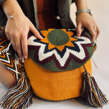 Load image into Gallery viewer, Wayuu bag (orange)